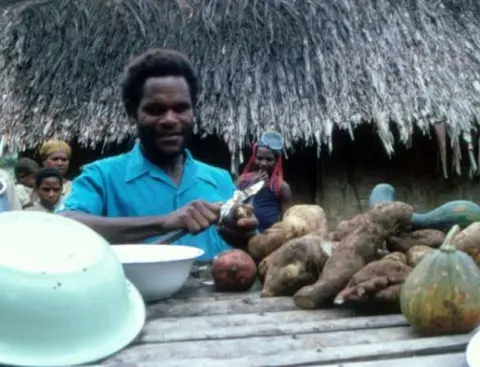 Simon tapi_resized.jpg